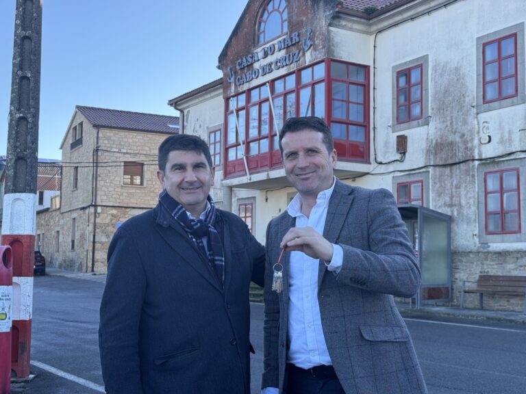 Pedro Blanco reivindica el compromiso del Gobierno con los servicios municipales con la cesión de un edificio en Boiro