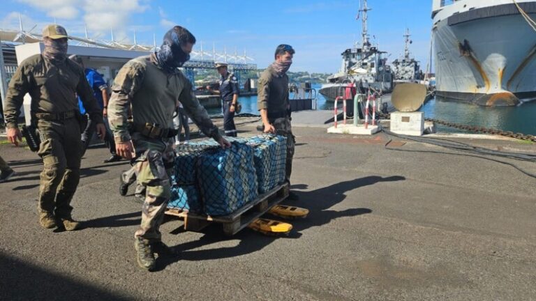 Incautados en Tahití casi 524 kilos de cocaína en un pesquero con base en Vigo