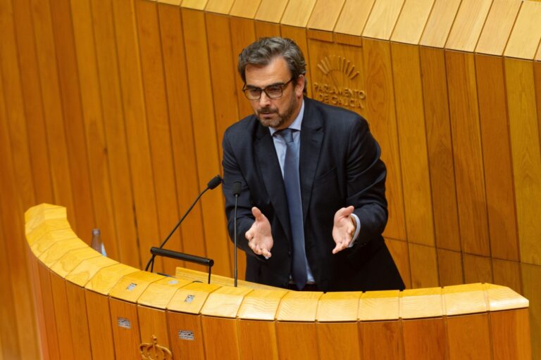 Diego Calvo lamenta que «la normalidad sea una excepción» en la circulación de los trenes Avril y pide explicaciones