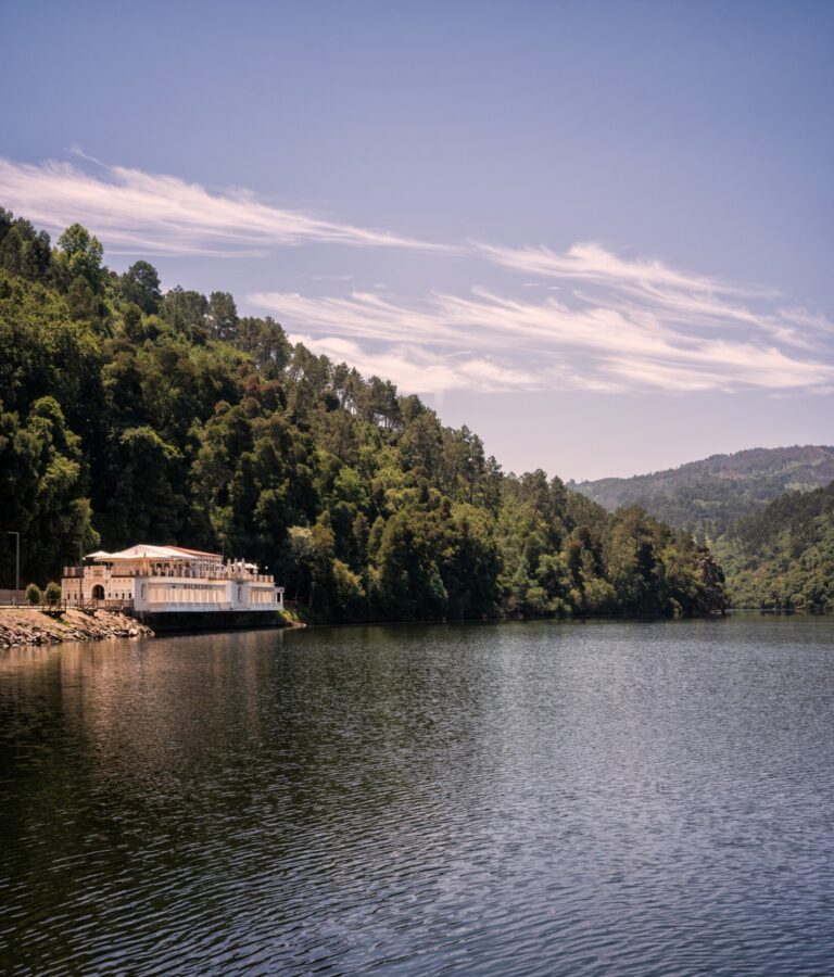 La Diputación de Ourense destina 75.000 euros a la mejora de accesos del balneario de Cortegada