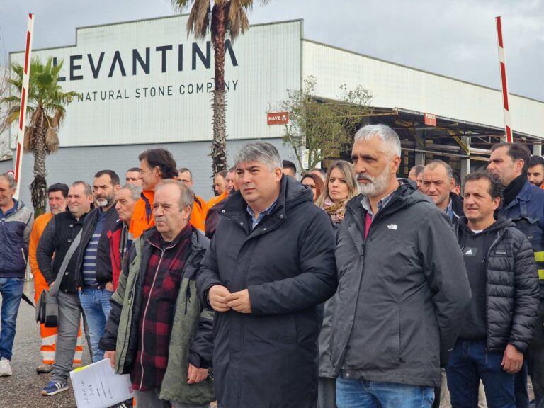 Empleados critican que Levantina «marche de Galicia» y «deje tiradas a 95 familias» pese a ser una actividad «viable»