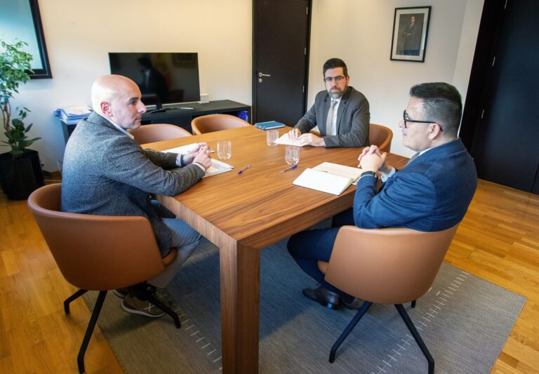 El conselleiro de Emprego se reúne con el alcalde de Friol (Lugo) para fortalecer la generación de riqueza en la zona