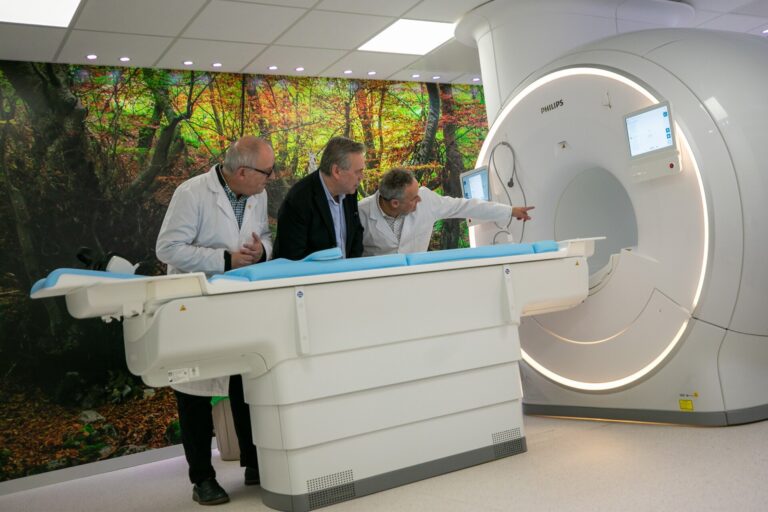 La nueva unidad de resonancia magnética del Hospital de Conxo, en Santiago, incrementará un 20% las pruebas anuales