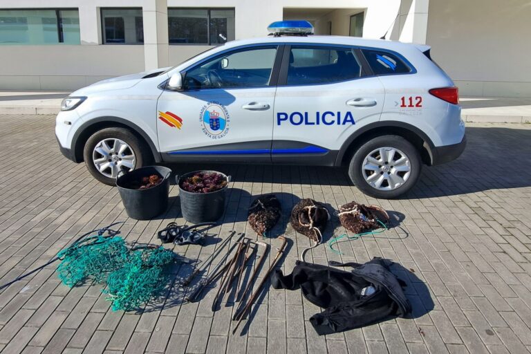 Pesca.- Decomisados 38 kilos de erizo y 20 de percebe en un operativo contra el furtivismo en A Coruña