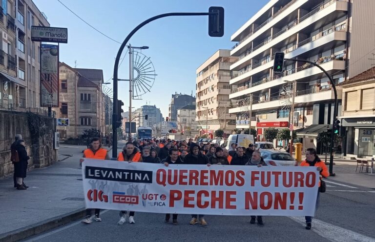 Trabajadores de Levantina salen a la calle por «un futuro para la compañía» en O Porriño tras el anuncio del ERE