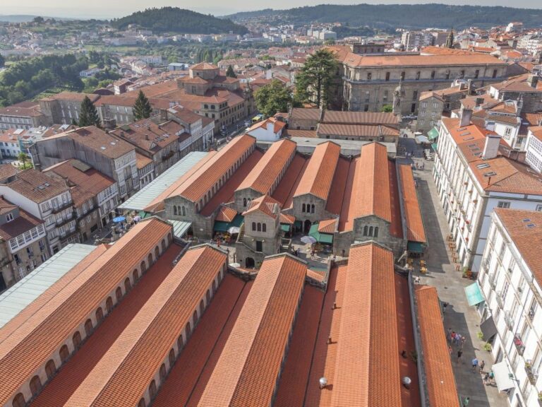 Arreglada la avería que dejó sin luz a 2.000 vecinos del casco histórico y Ensanche de Santiago durante casi dos horas