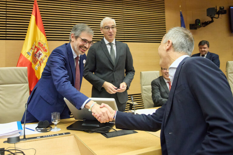 España espera avances los próximos meses en el reconocimiento del catalán, euskera y gallego en la UE