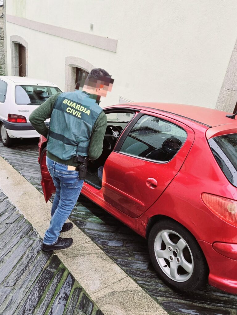 Detenido el supuesto autor de un robo en una vivienda de Cospeito (Lugo), donde amenazó a los moradores con un cuchillo