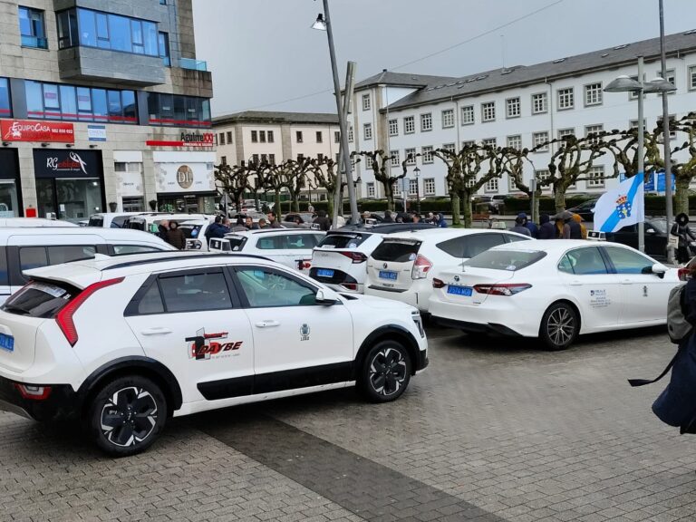 Amplio seguimiento en Galicia del paro de taxis en contra del «abuso» de la subida de seguros