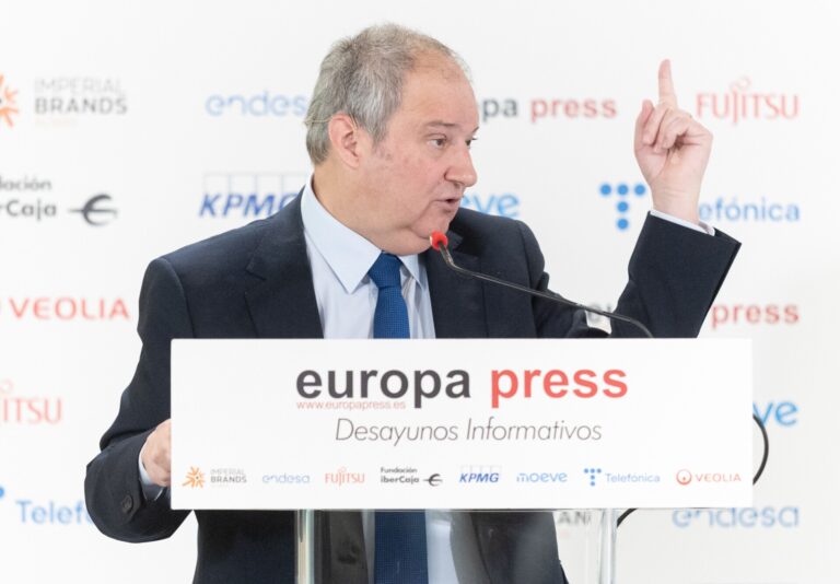 El ministro de Industria anuncia que en las próximas semanas se propondrá un nuevo Plan Moves para ayudas al eléctrico