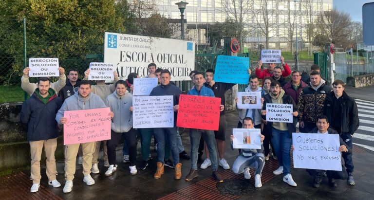 Alumnos de la Escuela Oficial Náutico Pesquera de Ferrol denuncian el mal funcionamiento del comedor