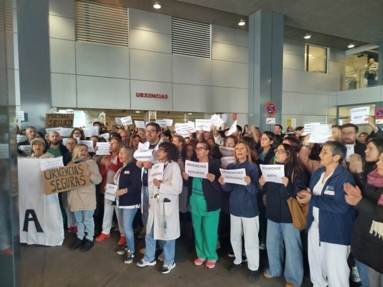 Personal sanitario y vigilantes exigen seguridad tras la agresión con arma blanca de un paciente en el Chuac