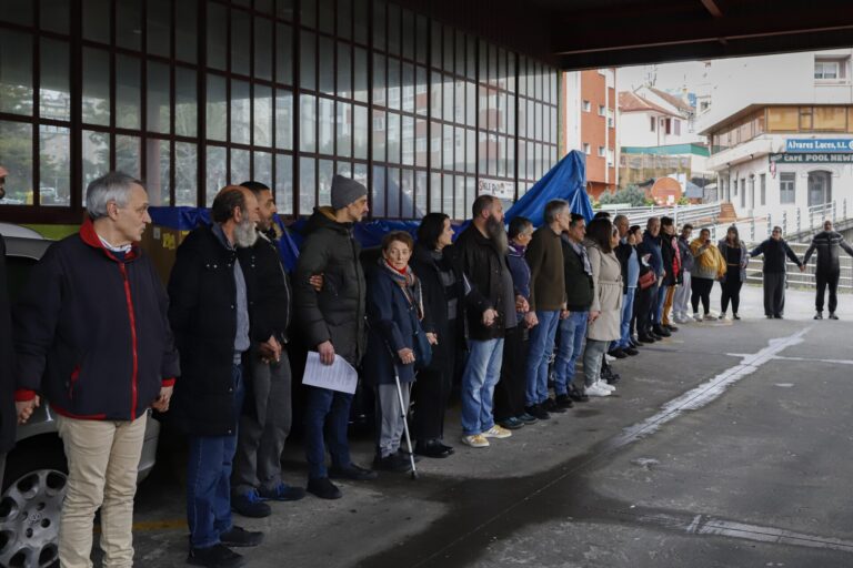 Una concentración por el cierre de la antigua estación de buses de Vigo exige el realojo de las personas sin hogar