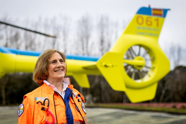 Charo Rúa, la médica de helicóptero decana de España, se jubila: «Nadie empieza en esto pensando en estar toda la vida»