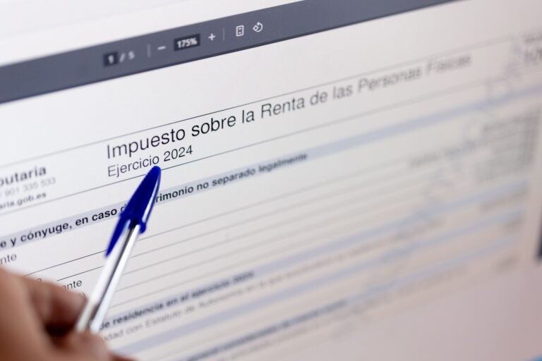 Un total de 96.754 gallegos presentan la declaración de la renta en los tres primeros días y al 89% les salió a devolver