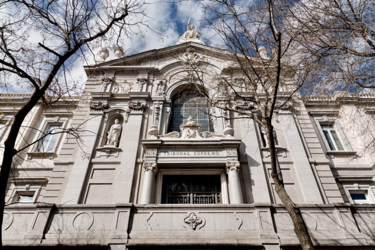 El Tribunal Supremo confirma la prisión para un granadino que estafó más de 68.000 euros a un grupo lechero gallego