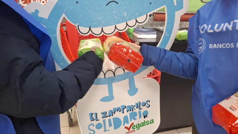 Banco de Alimentos de Vigo recauda más de 60.000 kilos de comida en el Zampakilos Solidario de Vegalsa-Eroski