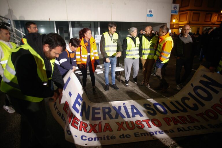 PP y PSOE sellan un acuerdo en el Senado sobre Alcoa y se comprometen a convocar «periódicamente» la Mesa de seguimiento