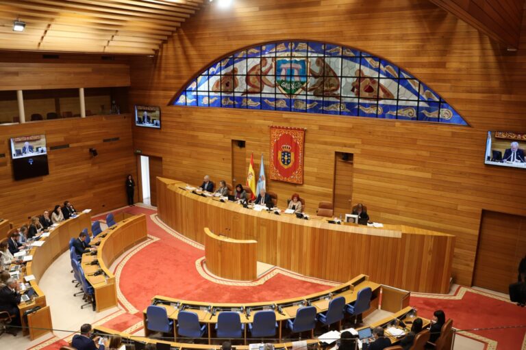 Llamada al orden a diputados de BNG y PSOE por mentar en la tribuna el ‘Si no eres del PP, jódete’ de Baltar