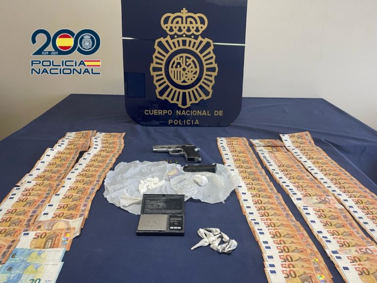 Detenidas dos personas en la desarticulación de un punto de venta de droga en A Coruña