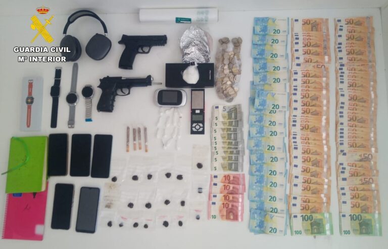 Detenido un hombre en Noia (A Coruña) al que se le incautó en un domicilio cocaína, hachís y dos pistolas