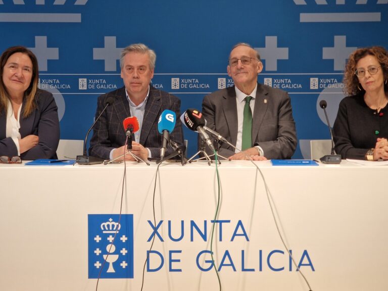 Caamaño ve «inadmisible» que personas fumen en instalaciones sanitarias, pero reconoce que es «complicado» intervenir