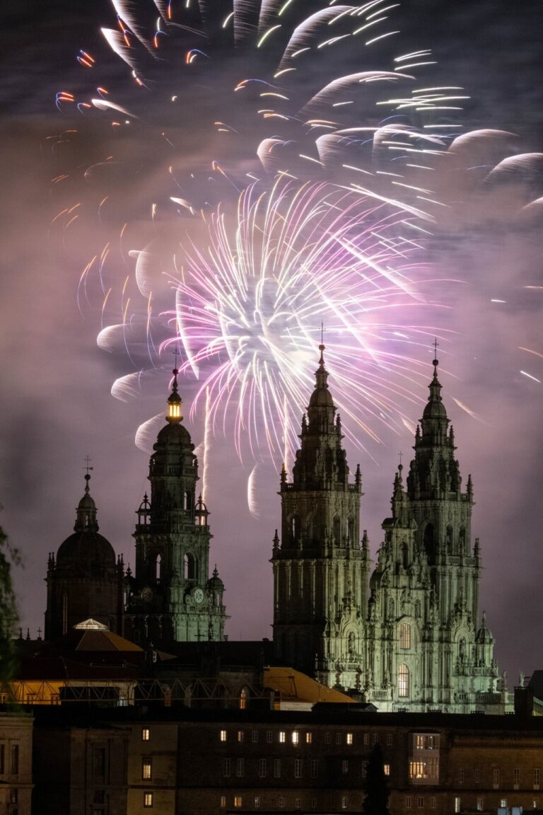 El Ayuntamiento de Santiago prepara el Apóstol: los fuegos costarán casi 260.000 por año en 2025 y 2026