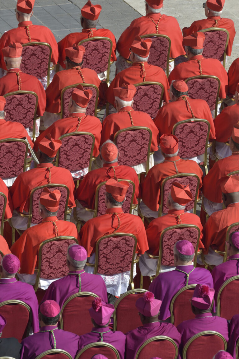 Papa.- Hasta siete cardenales españoles, ninguno de ellos gallego, pueden participar en el Cónclave