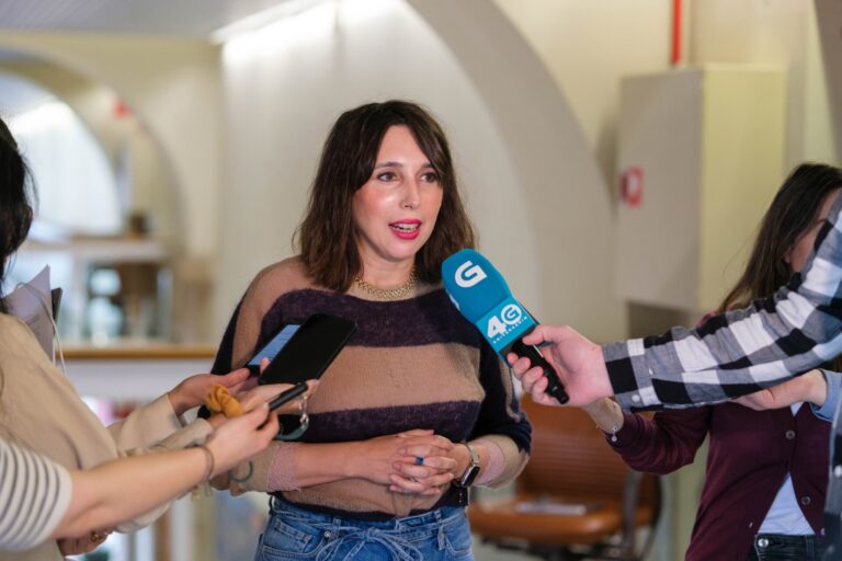 Lorenzana carga contra la «poca seriedad» de que Díaz anuncie con «un tuit» que Altri no recibe ayudas
