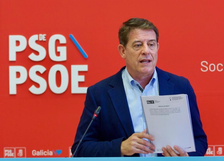 Besteiro avala que el PSOE de Santiago acuda a la justicia al no incluir el pleno la salida del grupo de los expulsados