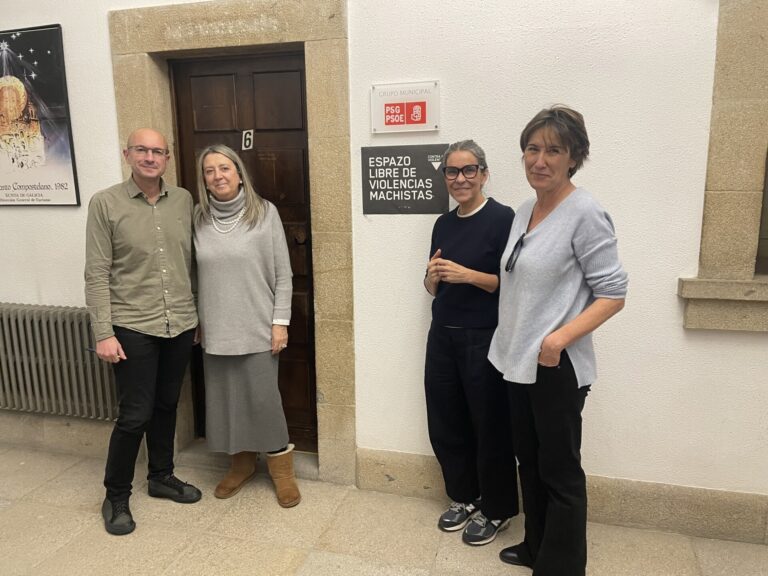 Los dos ediles del PSdeG en Santiago se ausentan del pleno al no abordarse el paso a no adscritos de los expulsados