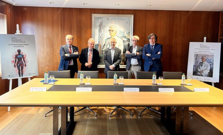 Rueda reivindica la innovación y humanización como pilares del modelo sanitario en el Premio Rafael Hervada