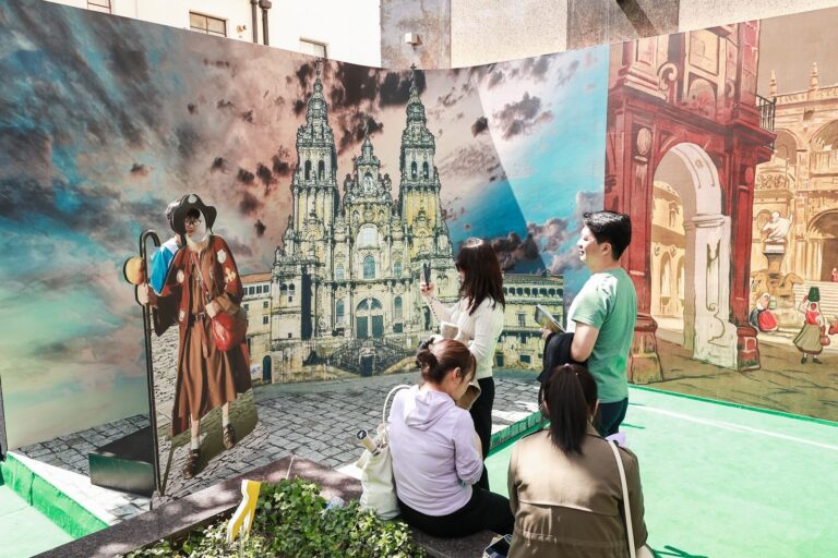 El Camino de Santiago llama la atención del mercado chino con una exposición en el Instituto Cervantes de Shangai