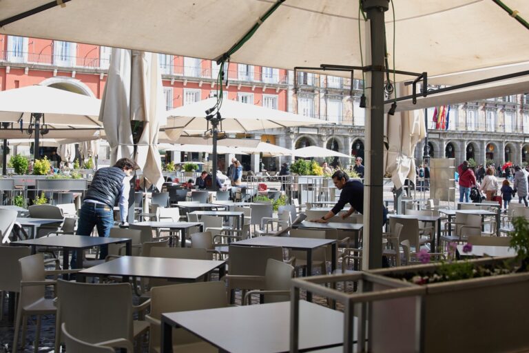 AV.- EPA.- El paro sube en 1.600 personas hasta marzo en Galicia y se destruyen 3.200 empleos