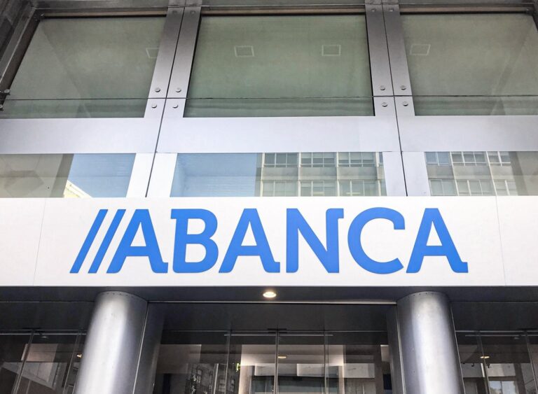 Abanca gana 220 millones de euros en el primer trimestre, un 38,9% más