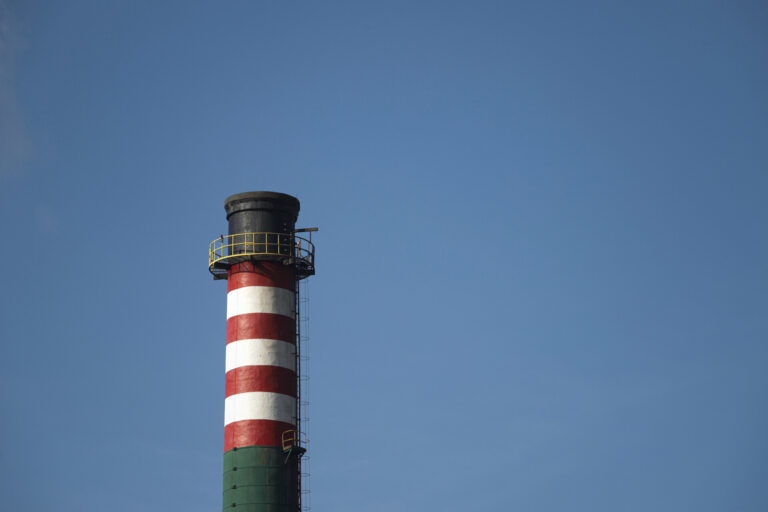 Apagón.- La fábrica de Ence en Pontevedra mantiene la normalidad a través de la generación interna de energía