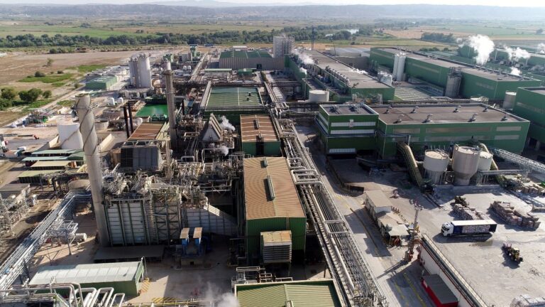 La industria electrointensiva retoma paulatinamente su actividad tras el apagón eléctrico, según AEGE