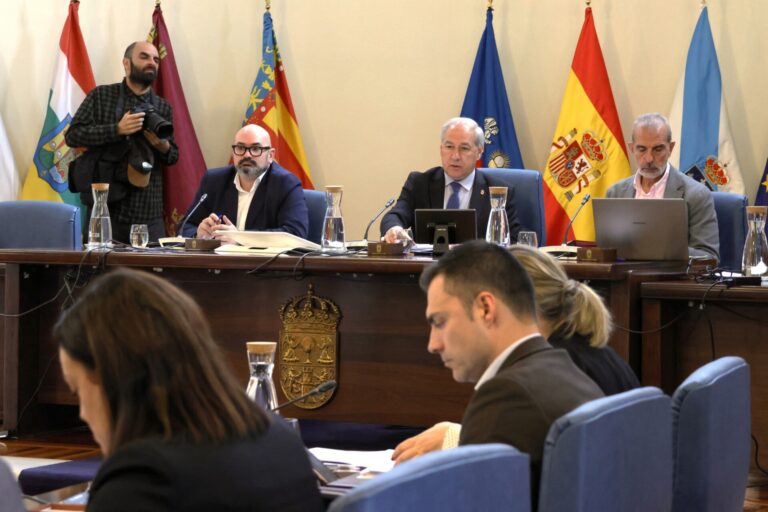 Apoyo unánime de la Diputación a los trabajadores de Alcoa en demanda de la construcción de un horno de cocción de ánodo