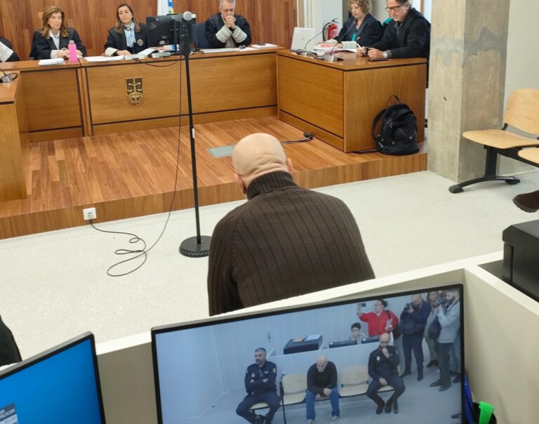 El hombre que robó un coche en Vigo con una madre y sus dos hijos dentro acepta 16 años y 2 meses de cárcel