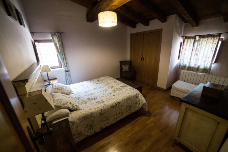 Turismo.- Las pernoctaciones en alojamientos extrahoteleros gallegos caen un 37,32% en marzo