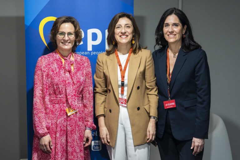 El PPdeG reivindica ante la comisaria de Medio Ambiente el «rigor» de la Xunta para evaluar proyectos industriales
