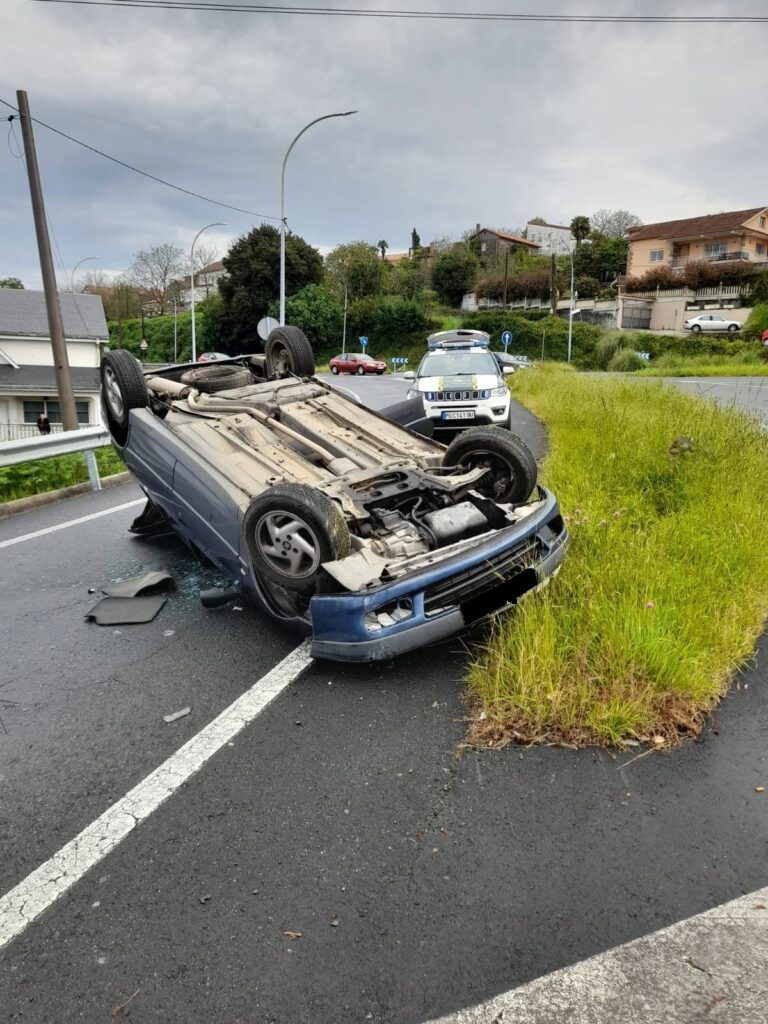 Dos personas resultan heridas en sendas salidas de vía en Camariñas y Paderne (A Coruña)