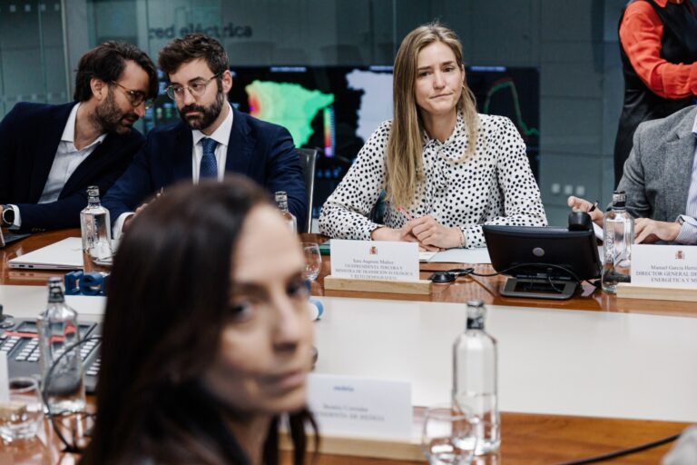 Comienza la segunda reunión para analizar la crisis eléctrica