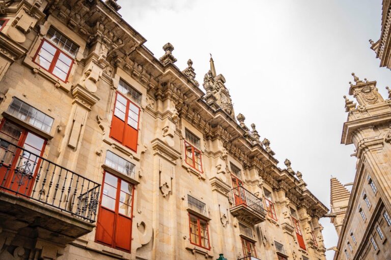 El Consorcio de Santiago hará obras de mantenimiento en la Casa do Cabido mientras mantiene abierta su actividad