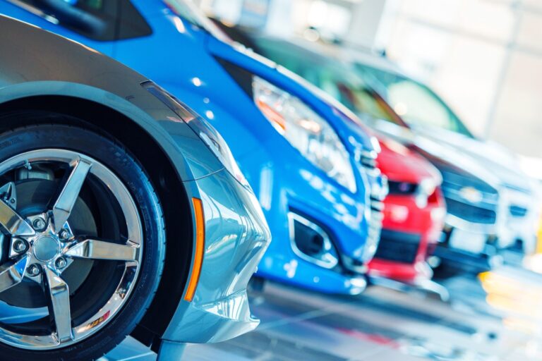 Las ventas de coches caen casi un 3% en Galicia en abril, mientras suben en España