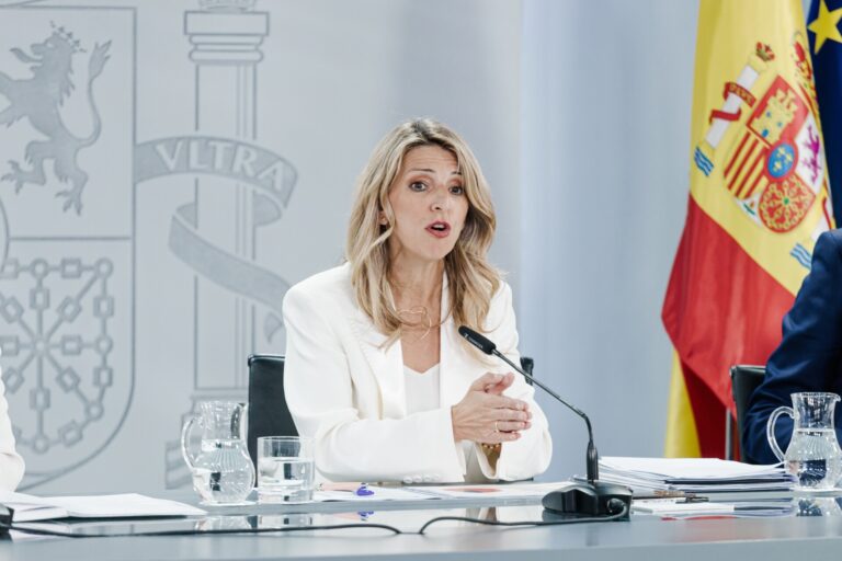 El Gobierno da luz verde a la rebaja de jornada, el proyecto ‘estrella’ de Díaz para esta legislatura