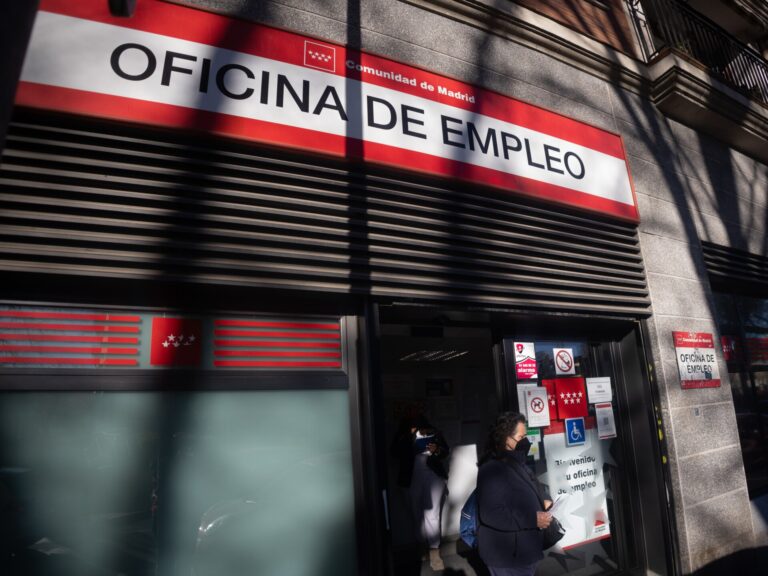 Paro.- Sindicatos advierten que el mercado gallego es «precario», con brecha de género y «toca repartir mejor el tiempo»