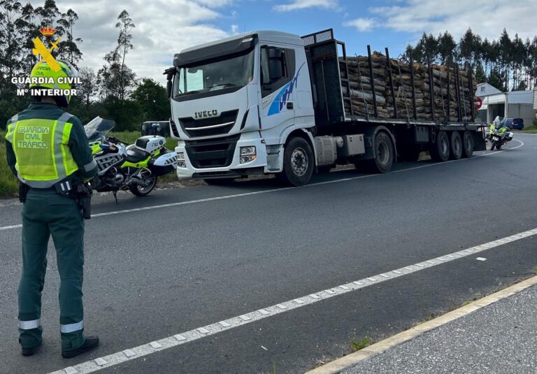 Interceptado en Santa Comba (A Coruña) el conductor de un camión que cuadruplicaba la tasa máxima de alcoholemia