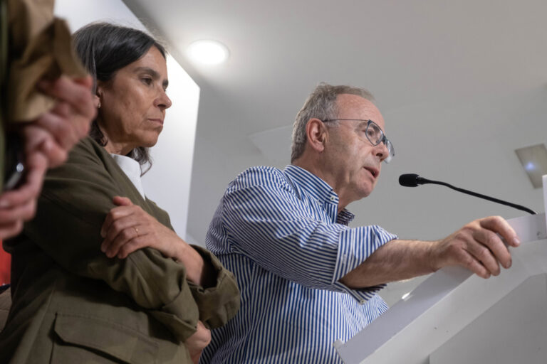 AV.- Bugallo, exalcalde de Santiago, presenta su renuncia como senador
