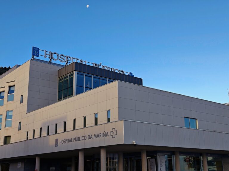 Sanidade avanza un plan para hacer «más atractivos» los hospitales comarcales tras semanas de protestas en el de Burela
